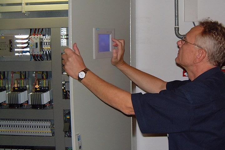 MICOR Mitarbeiter bei der Arbeit